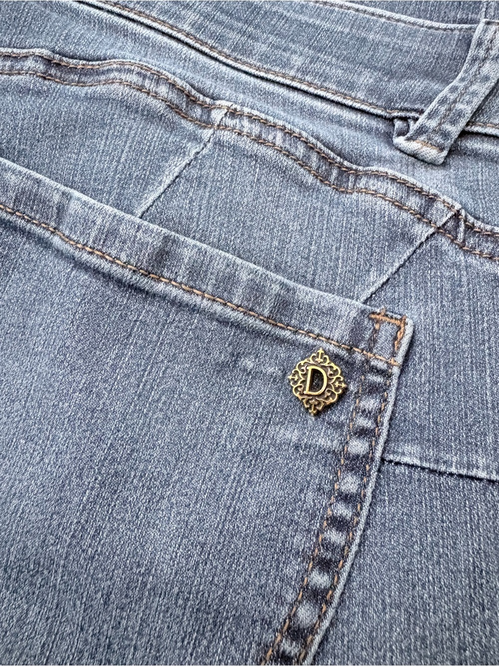 Democracy Medium Wash Straight Leg Jeans - Picture 4 of 4